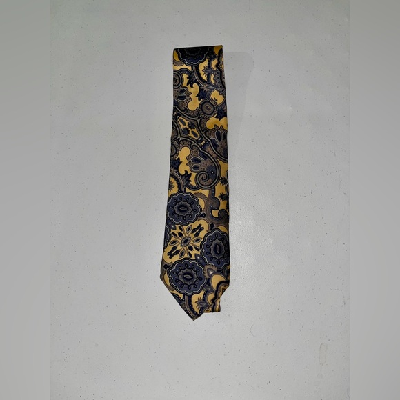 NWOT Van Heusen Silk Paisley Tie - Picture 1 of 5